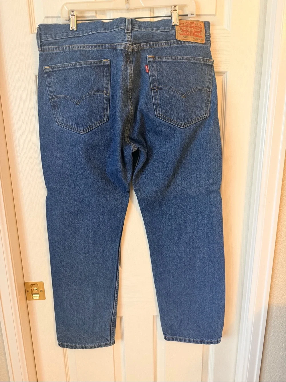 Levis straight leg